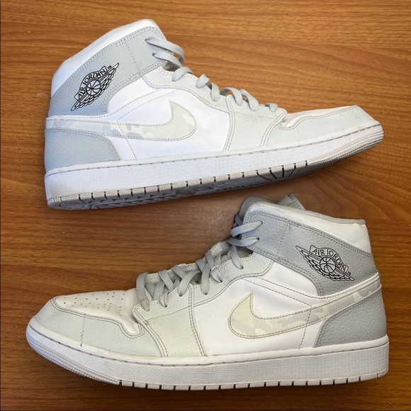 Jordan 1 Mid - Picture 2 of 9